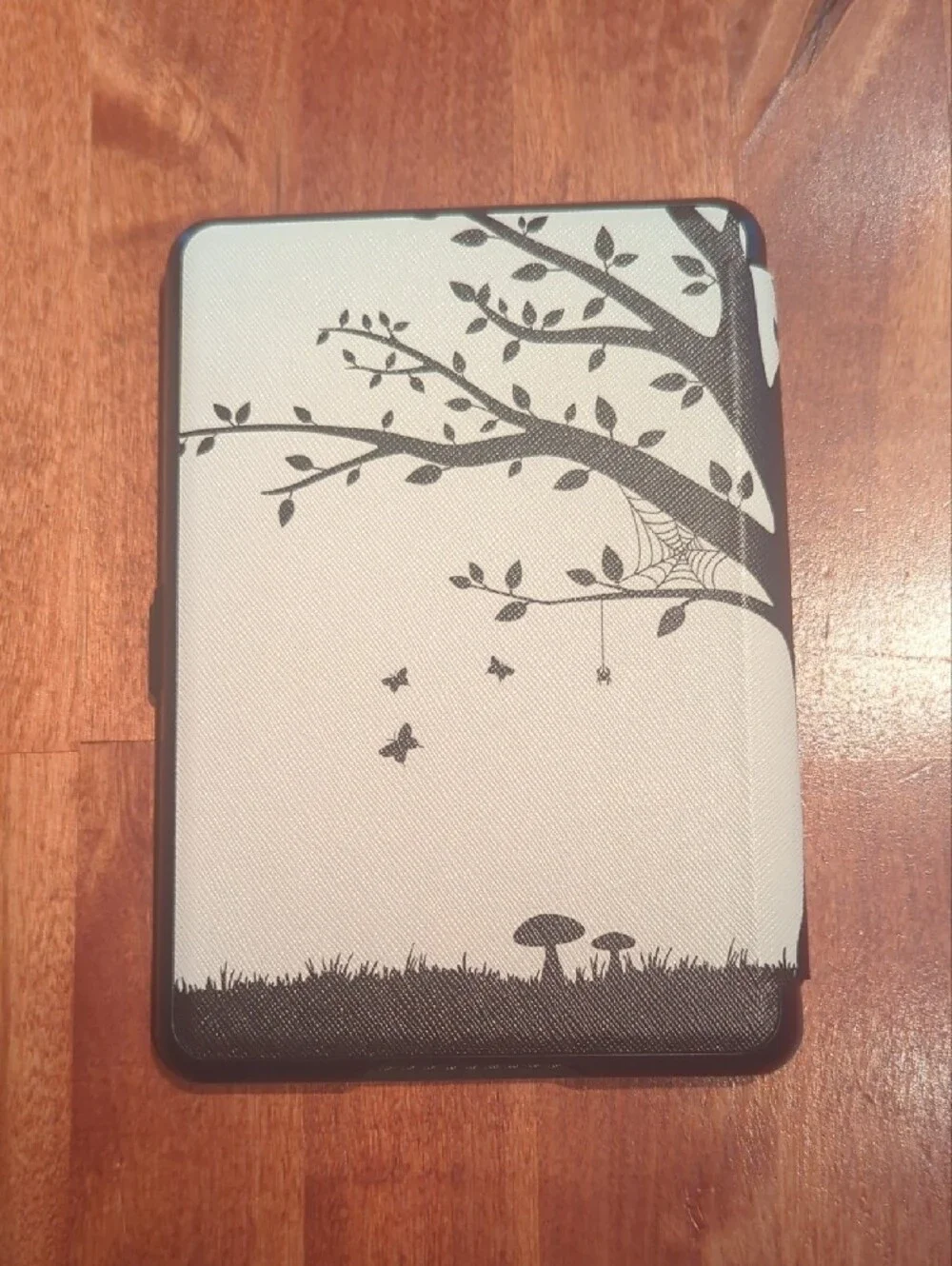 Kindle protective Folio Case with Tree Swing Design in Cream and Black
